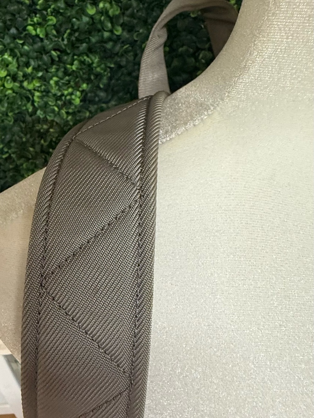 🤍 Lululemon Silver Gray Drawstring Backpack - Picture 6 of 8